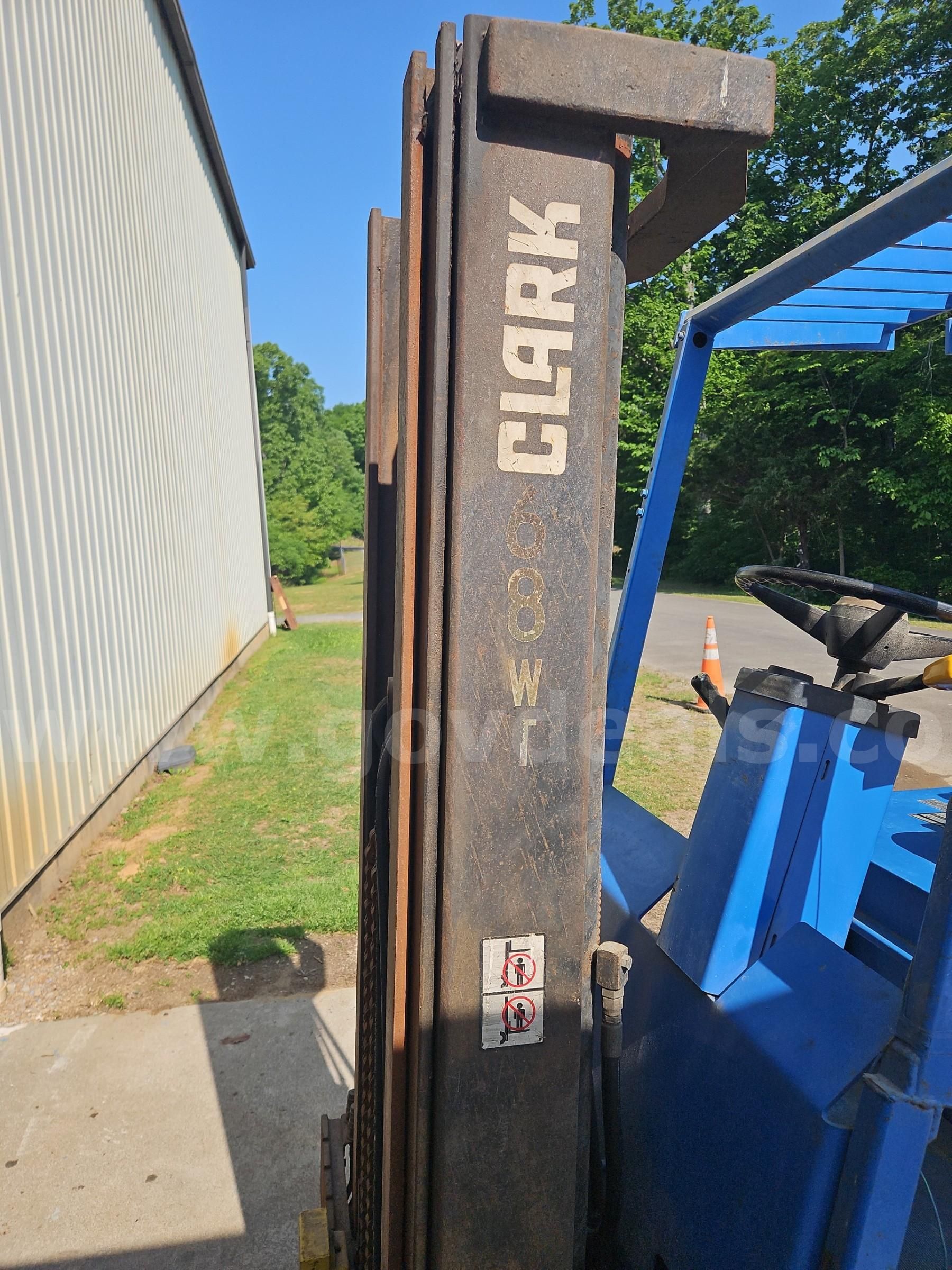 Clark Ecs-25 Electric Forklift