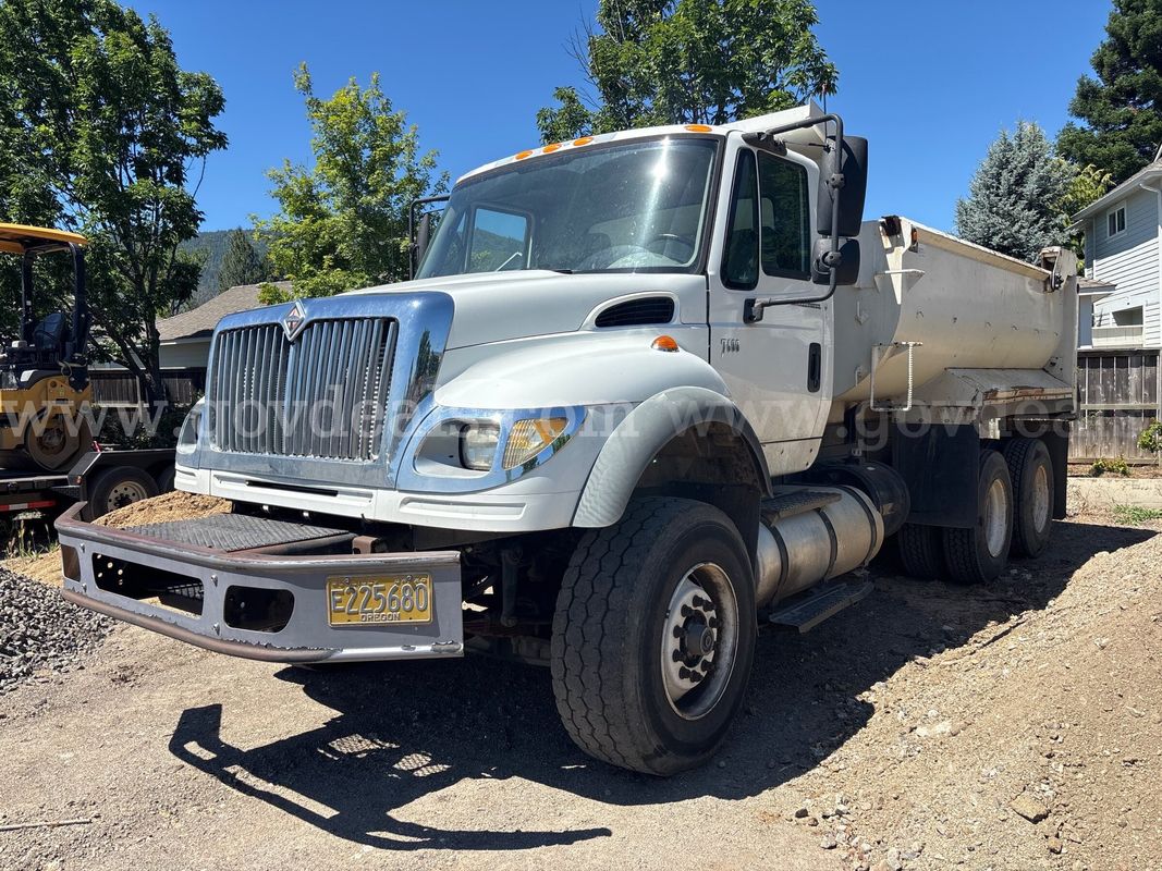 2003 International 7600 Dump Truck