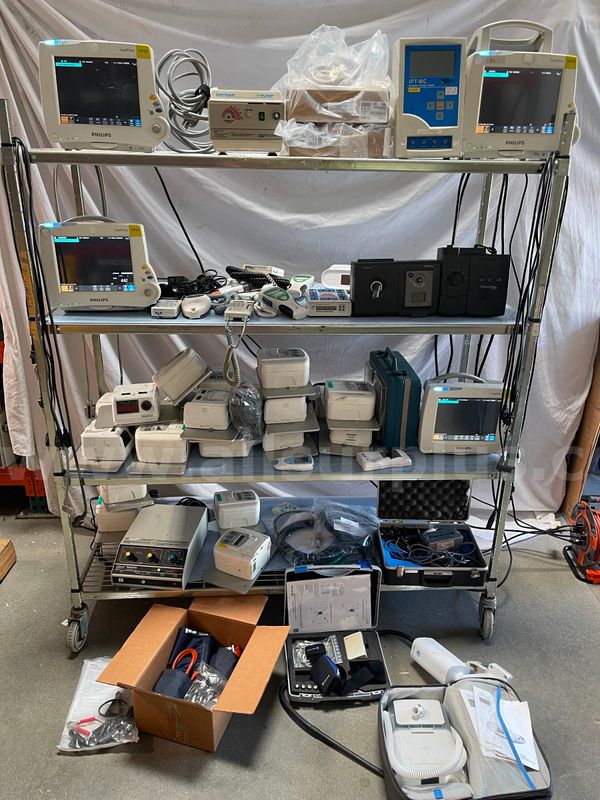 Lot of 69 Medical & Lab Items/Underwater Camera Sidus