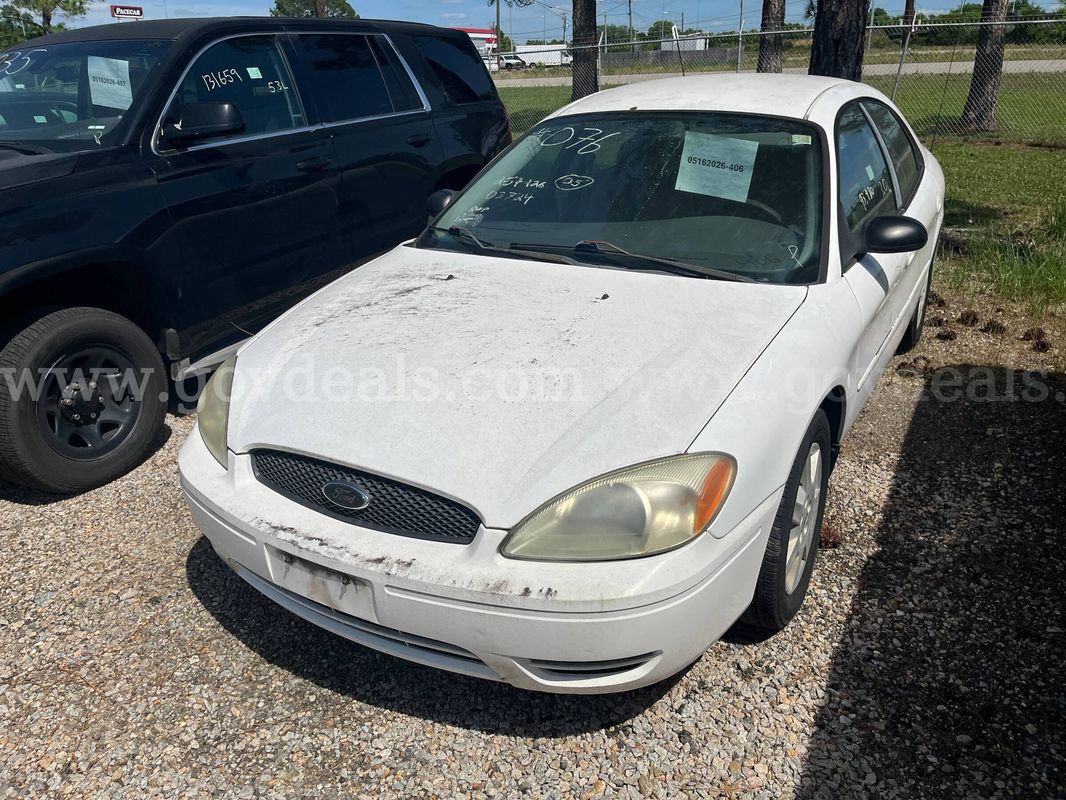 2005 Ford Taurus SE Sedan