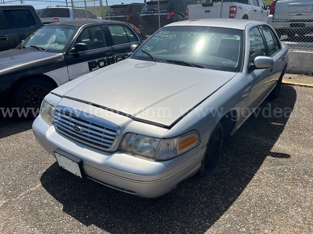 2002 Ford Crown Victoria Sedan