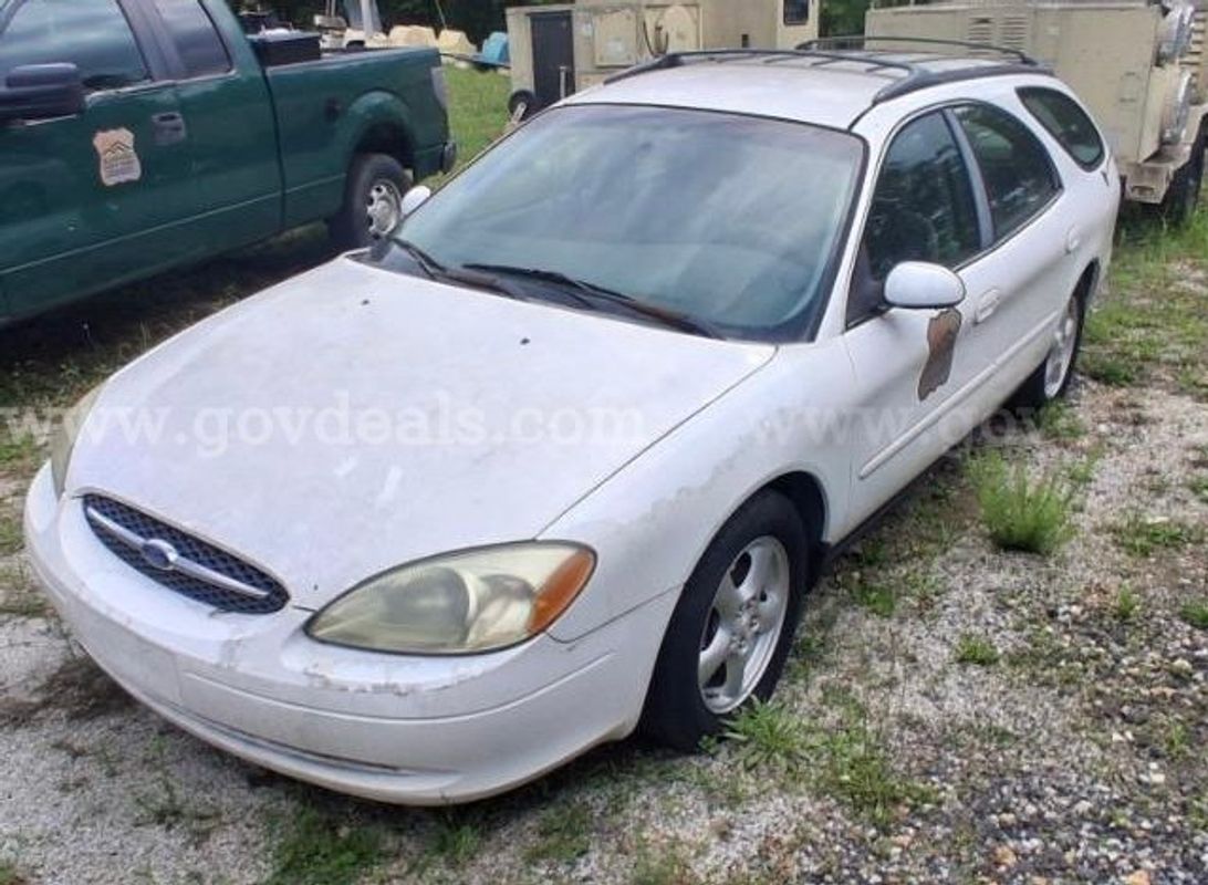 OFFSITE SALE - 2002 Ford Taurus Station Wagon