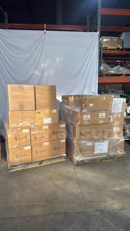 2 Pallets Thermo Scientific 132867 Triple Flasks, Qorpak 4oz Amber Bottles, Wheaton 4mL Vials, Pallet Lot