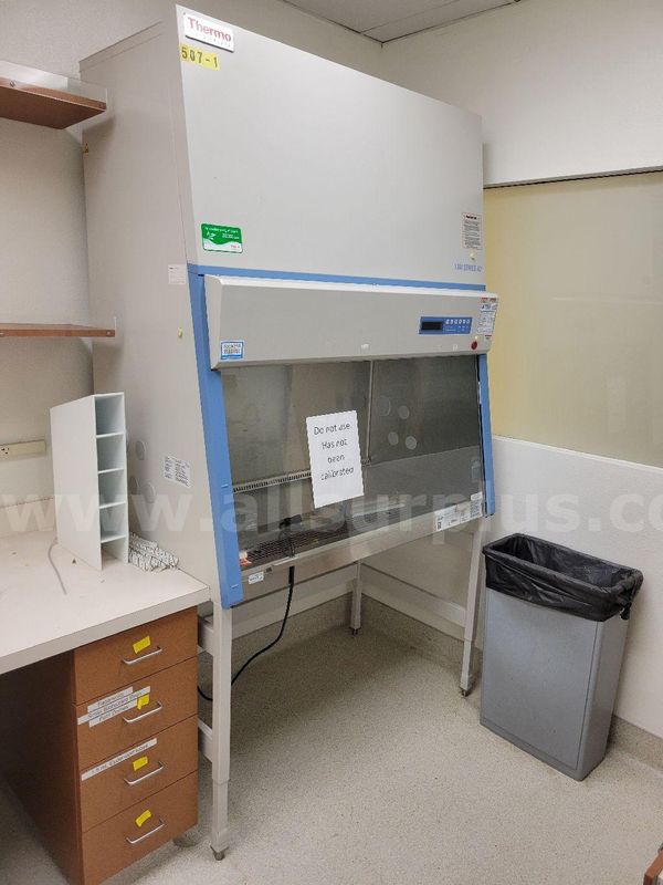 Thermo Scientific 1375 Biosafety Cabinet
