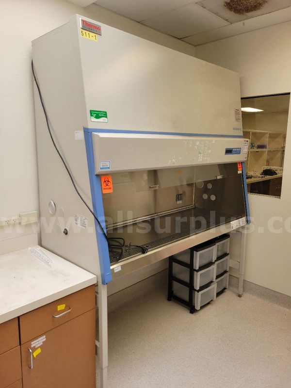 Thermo Scientific 1377 Biosafety Cabinet