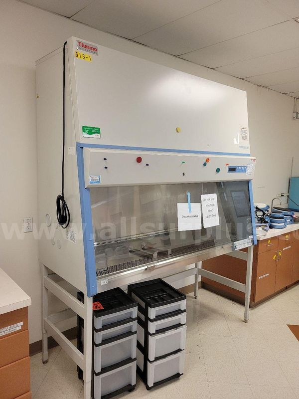 Thermo Scientific 1377 Biosafety Cabinet