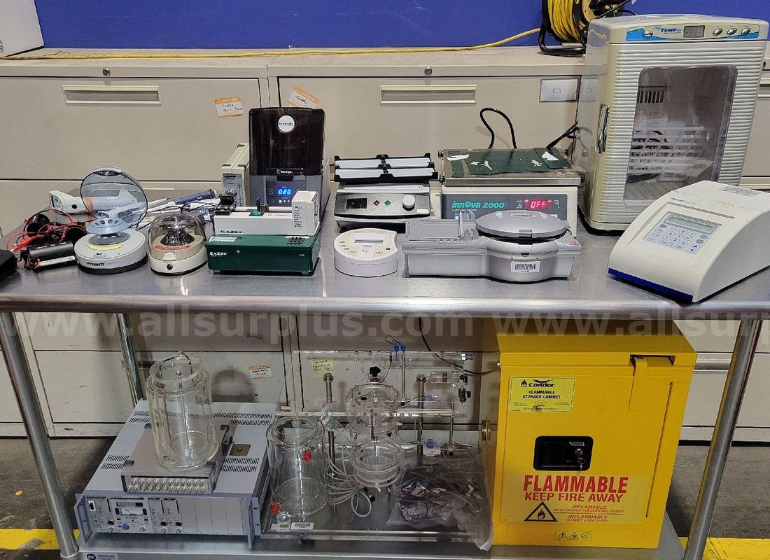 20pcs+ Assorted Laboratory Equipment