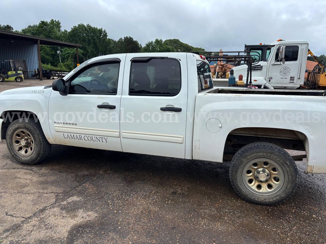 2011 Chevrolet Silverado 1500 2WD Crew Cab Pickup
