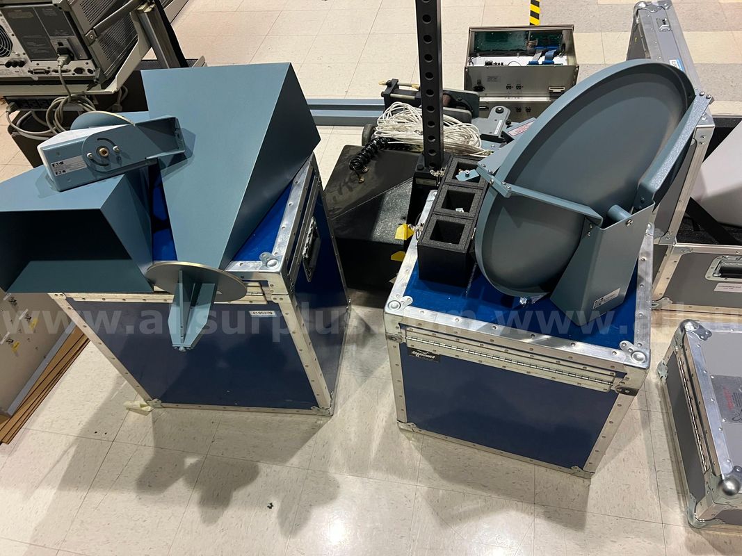 Eaton Microwave Antenna Test Kit: Log Periodic, 3x Horns (3.618 GHz), Reflectors, Cases