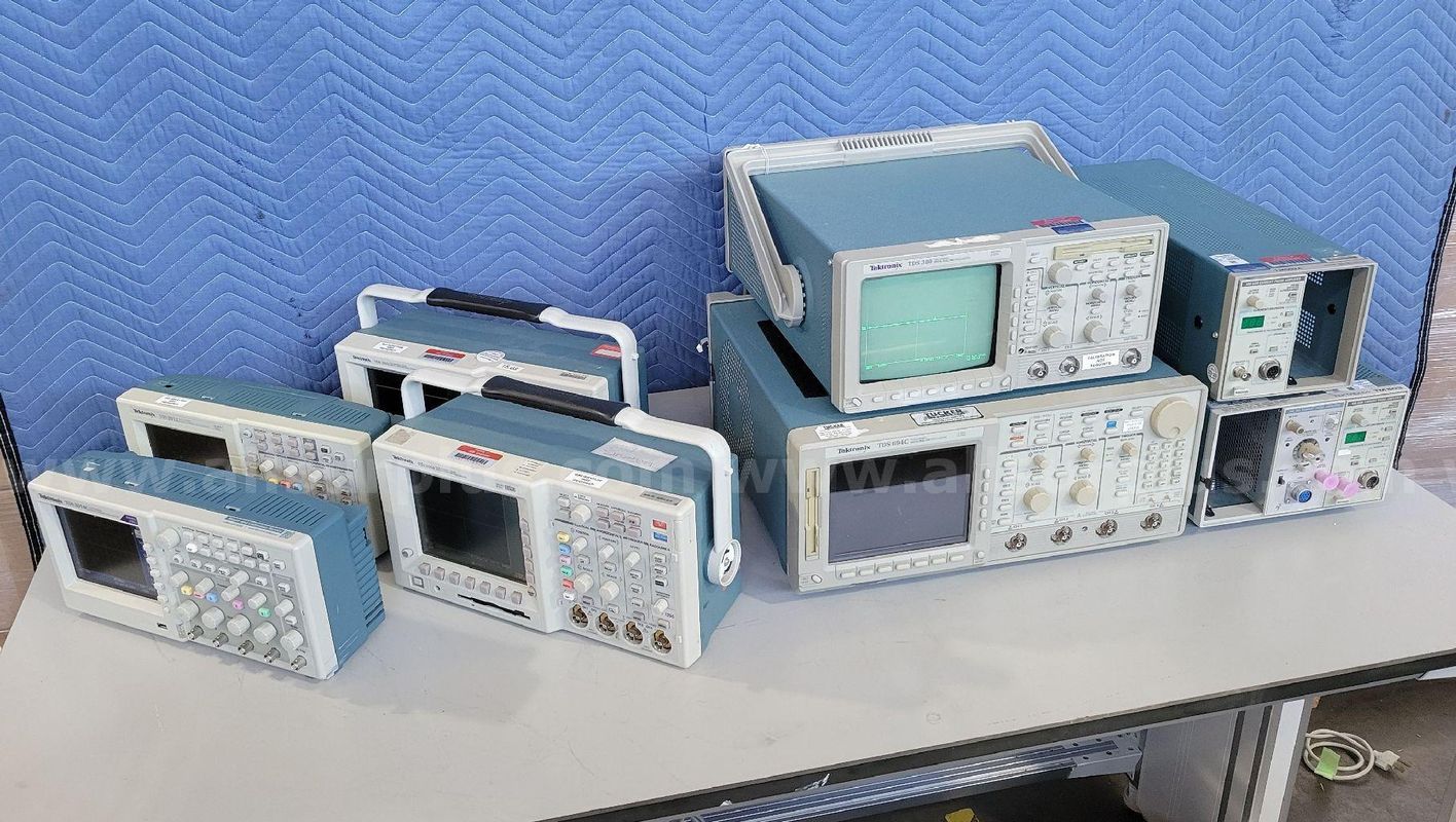 9pcs Tektronix Oscilloscopes & Accessories