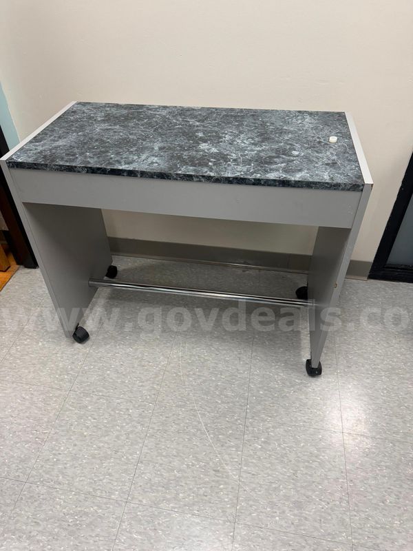 4 Professional Manicure Tables