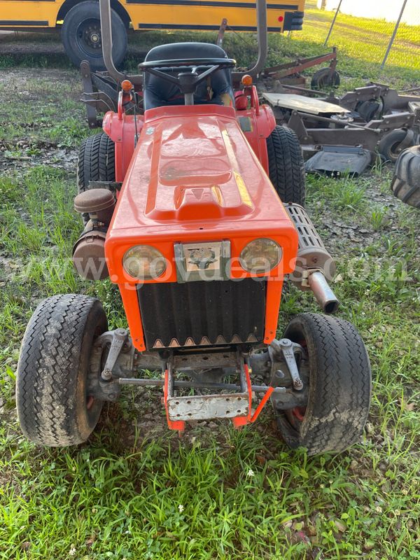 1993 Kubota B7100 Tractor w/ Implements