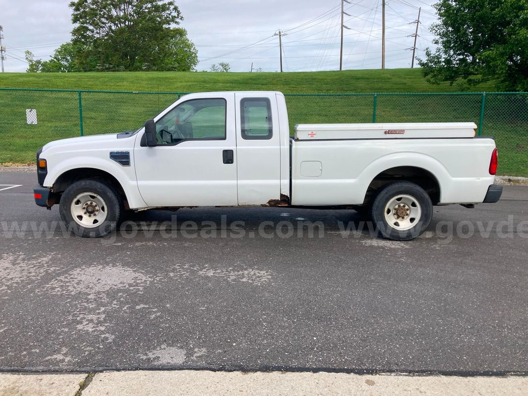 2008 Ford F-250 SD XL SuperCab Long Bed 2WD