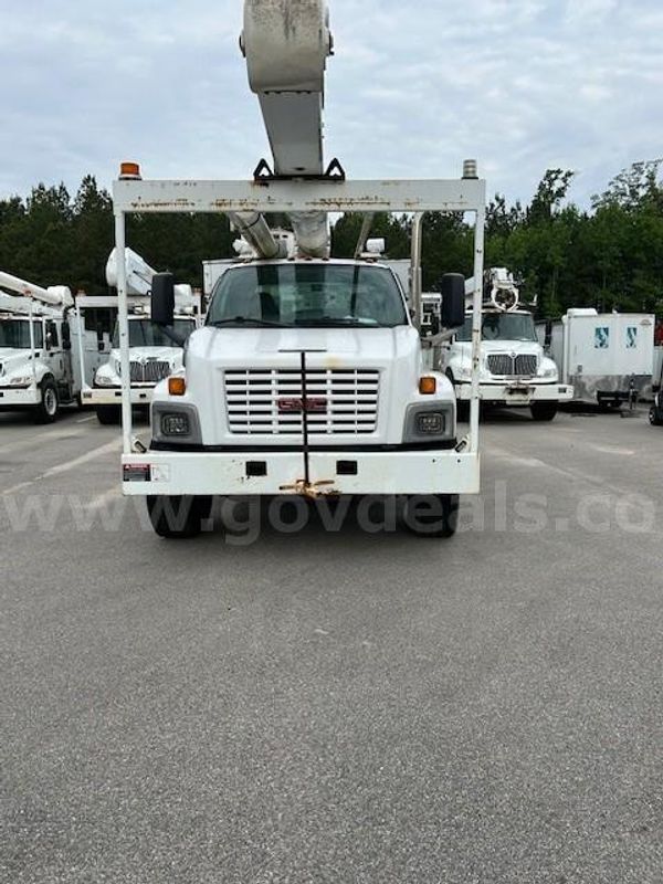 2005 GMC Bucket Truck