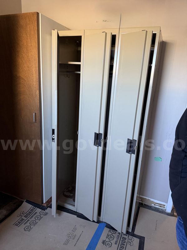 Set of 3 Lockers
