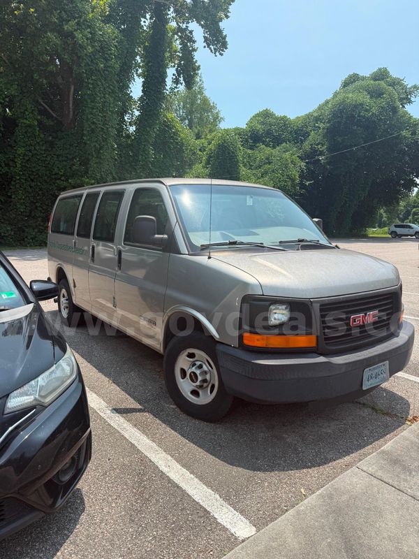 2003 GMC Savana Van