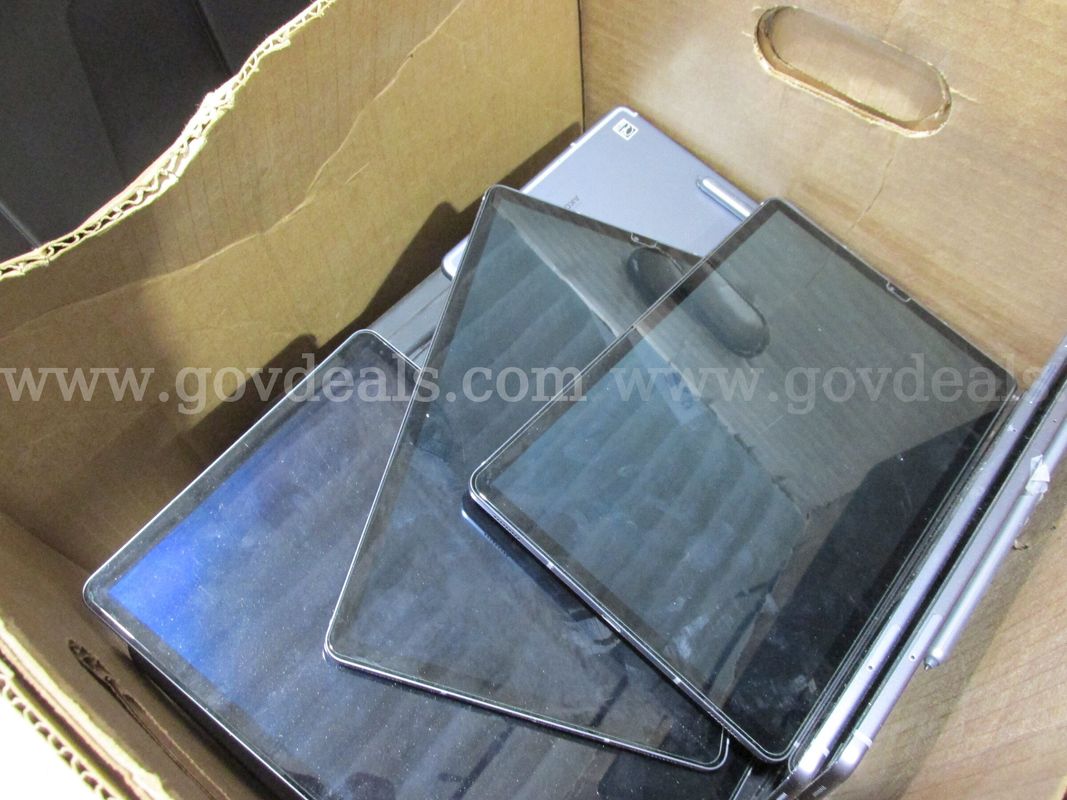Lot of (9) Samsung Tablet