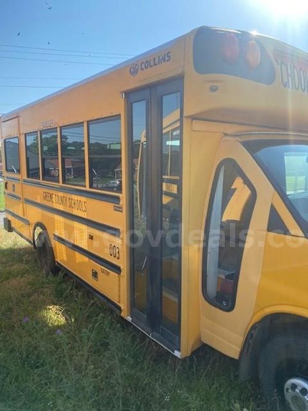 yellow mini bus, 2010 Chevy GM DuraMax Diesel, 4500 (003)
