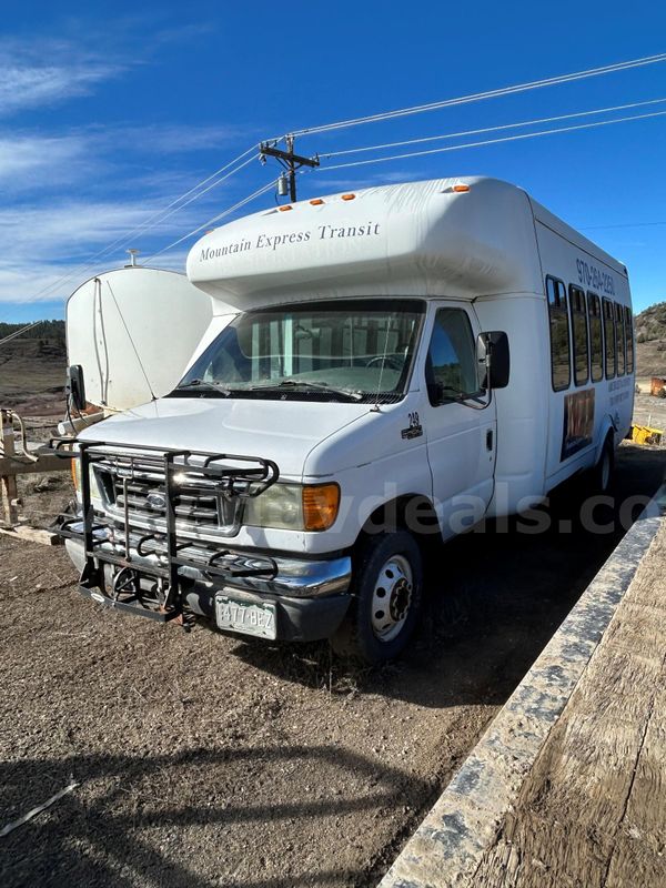 2004 Ford Econoline Shuttle Bus – V10 – Runs Strong – Wheelchair Lift – Ready for Use or Conversion