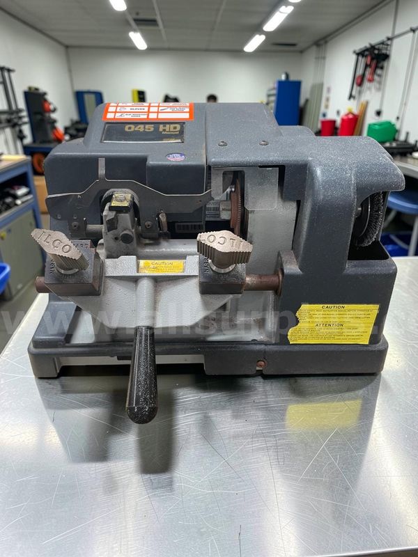 Ilco 045 HD Manual Key Duplicator Machine – Heavy Duty Locksmith Key Cutter