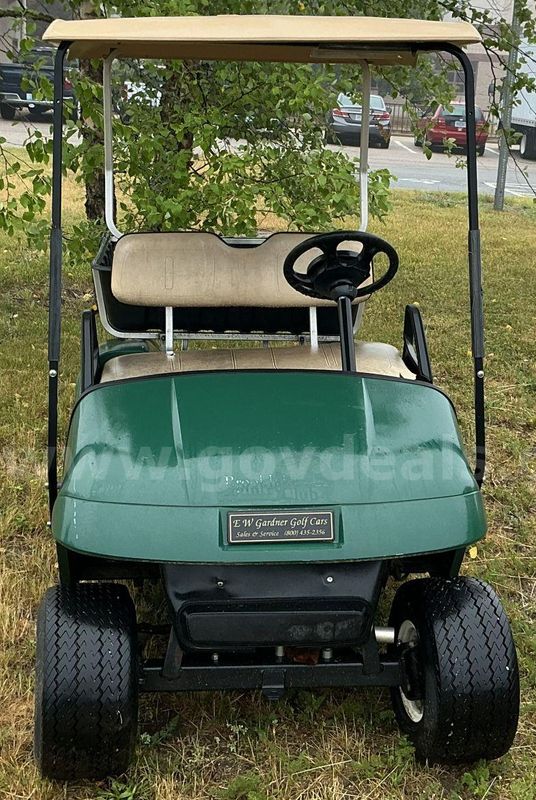 E-Z-GO Golf Cart