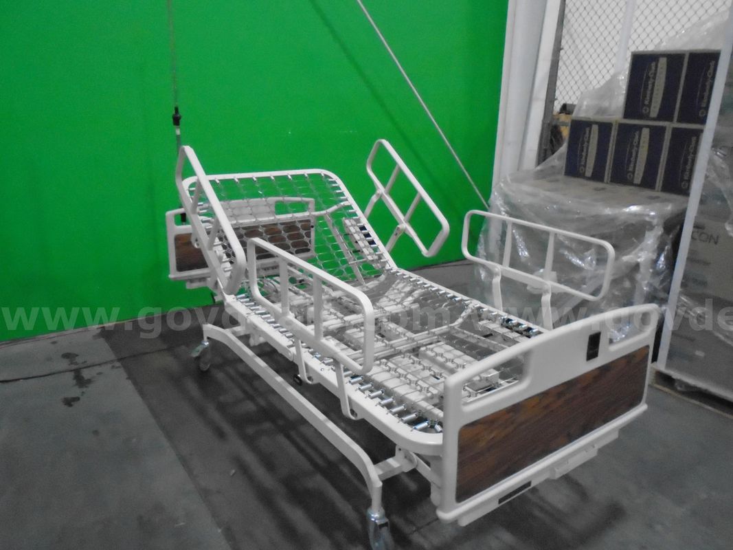 Older model electric hospital bed (no mattress)