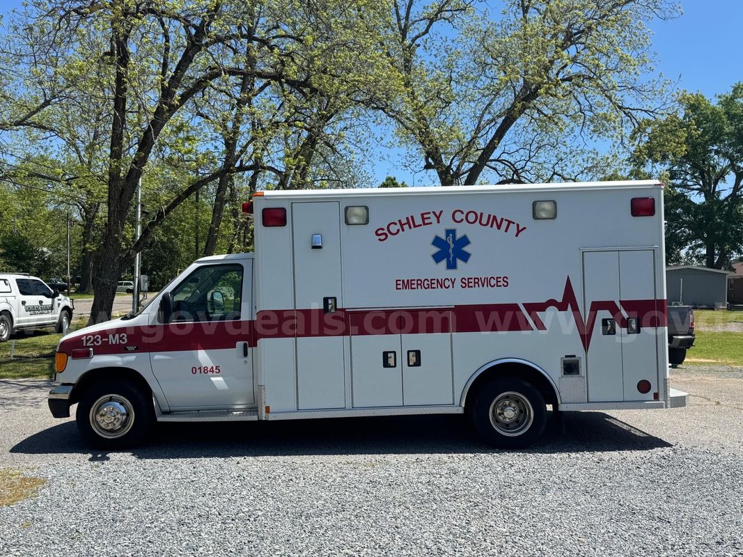 2003 Ford E-450 XL Type 3 Ambulance