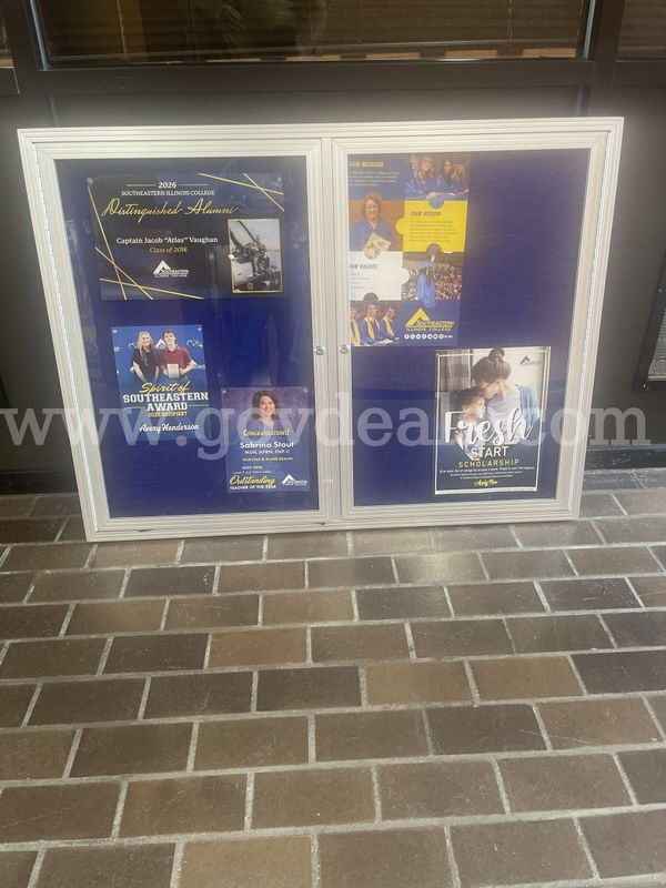 4'x36" 2-panel wall-mounted display cabinet (does not lock)