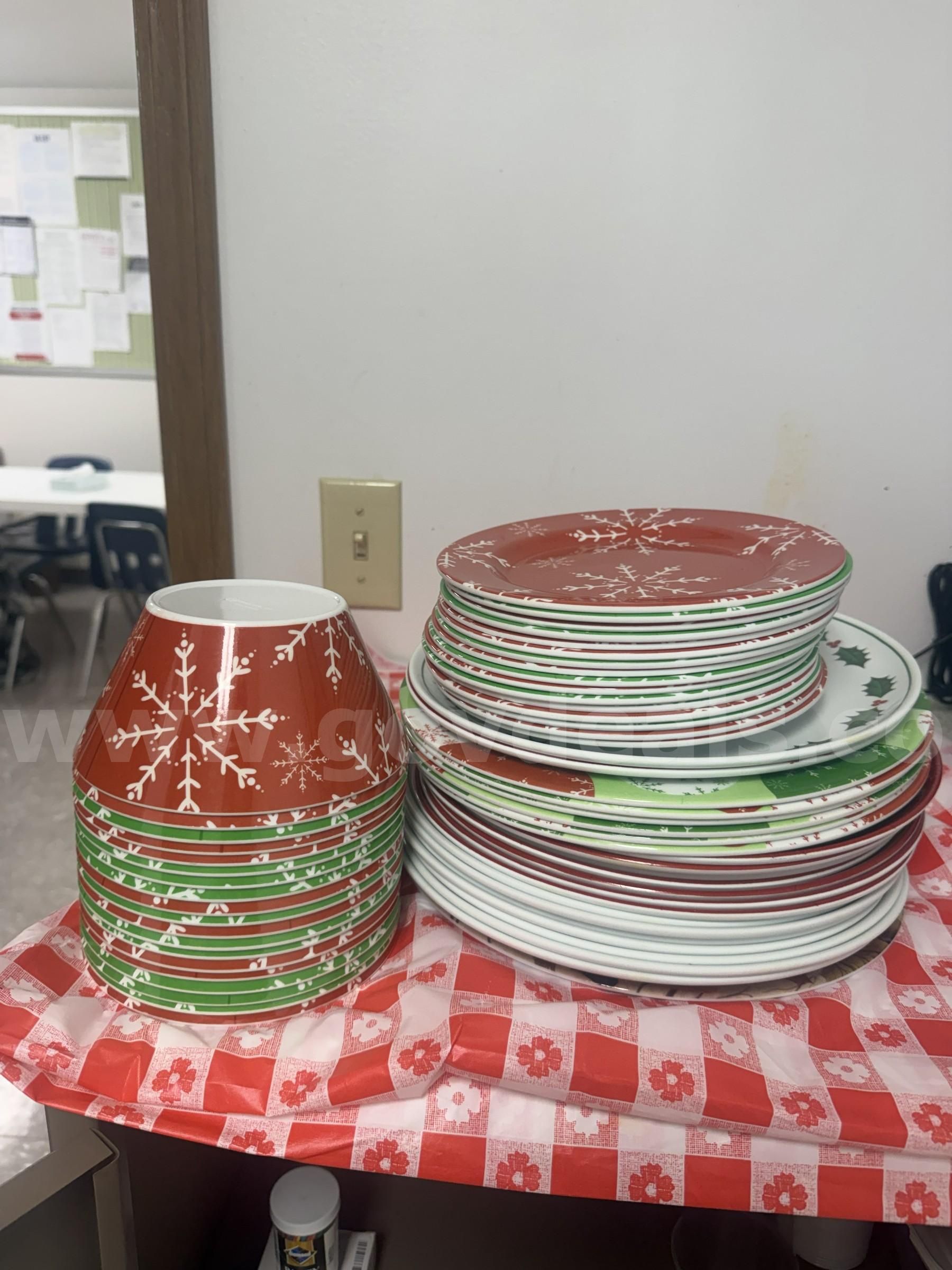 Melamine Dinnerware Holiday Design (NOTE - PICKUP AT CARMI, IL CAMPUS)