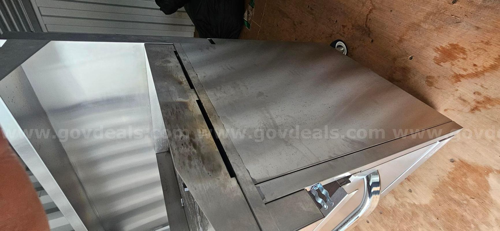 Commercial 35x61’ Gas stove with double oven and griddle top with six (6) top burners.