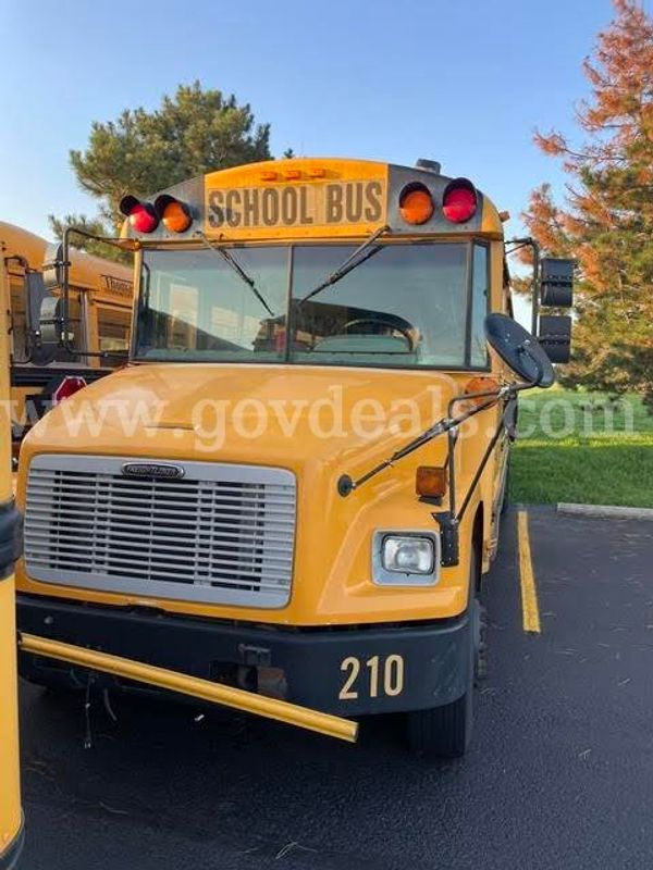 Bus 210 - 2006 Freightliner FS65