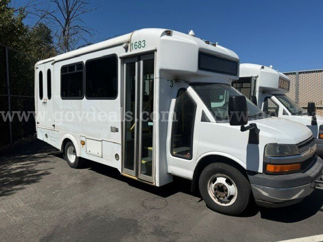 2014 Chevrolet Express G4500 Transit Bus