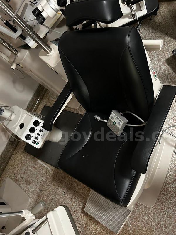 Encore Manual Chair