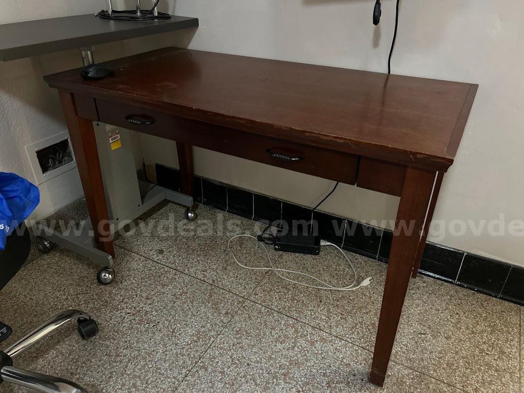 Wooden desks Lot of 2