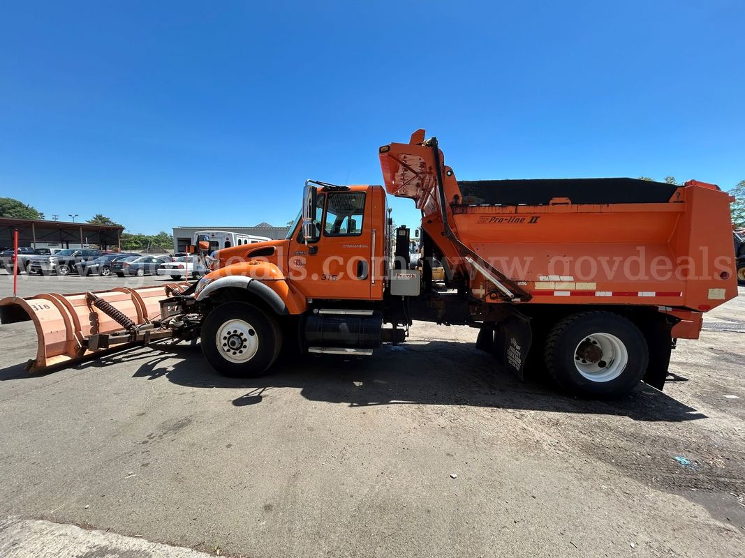 2004 International 7400