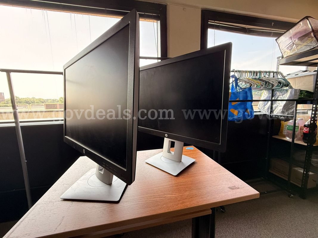 LOT of 2 HP Elite Display E242 Monitors