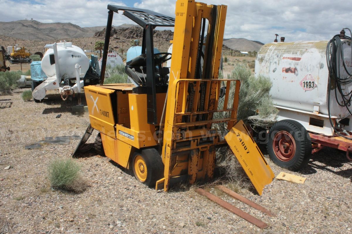 MSTS FY26-090: Caterpillar Towmotor M40 Forklift