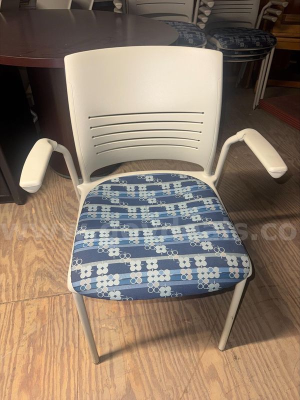 lot of 9 Guest/Office Chair with Arms – Comfortable & Moder