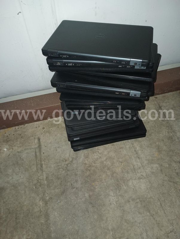 Lot (Y) 20 Dell Latitude Laptops