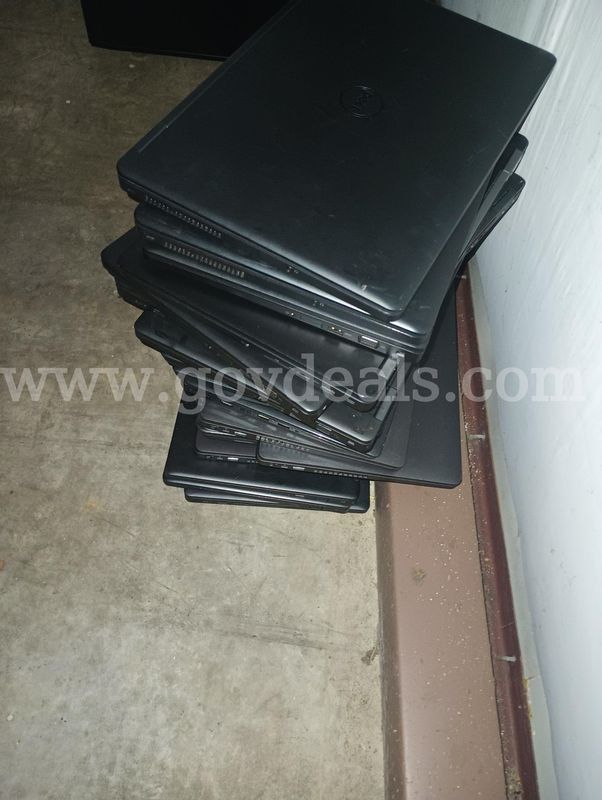 Lot (Z) 21 Dell Latitude Laptops