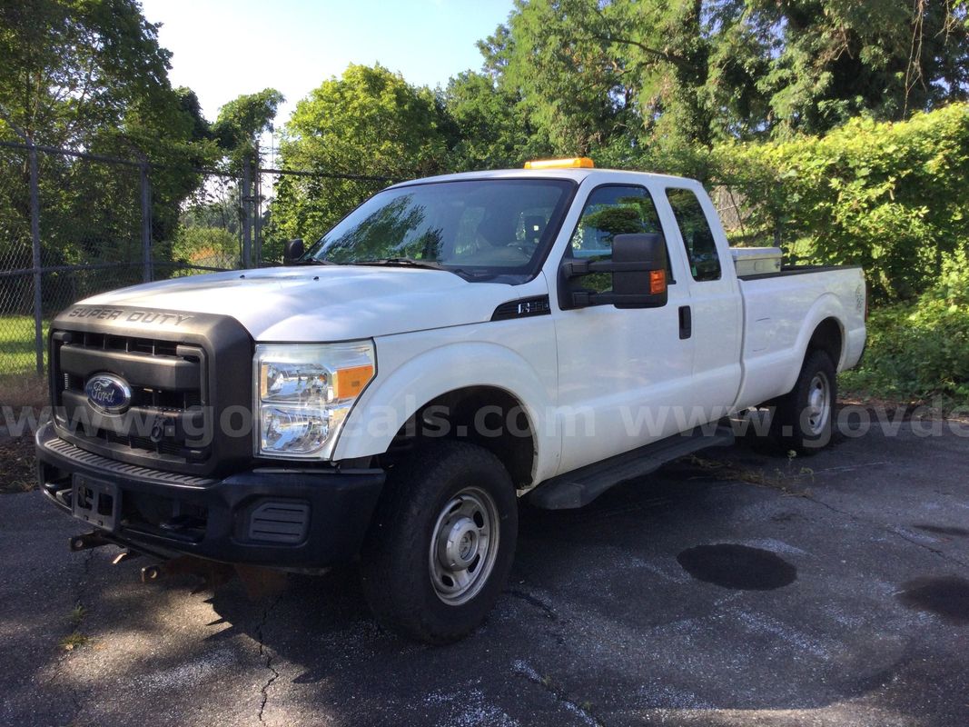 2011 Ford F-250 SD XL SuperCab Long Bed 4WD