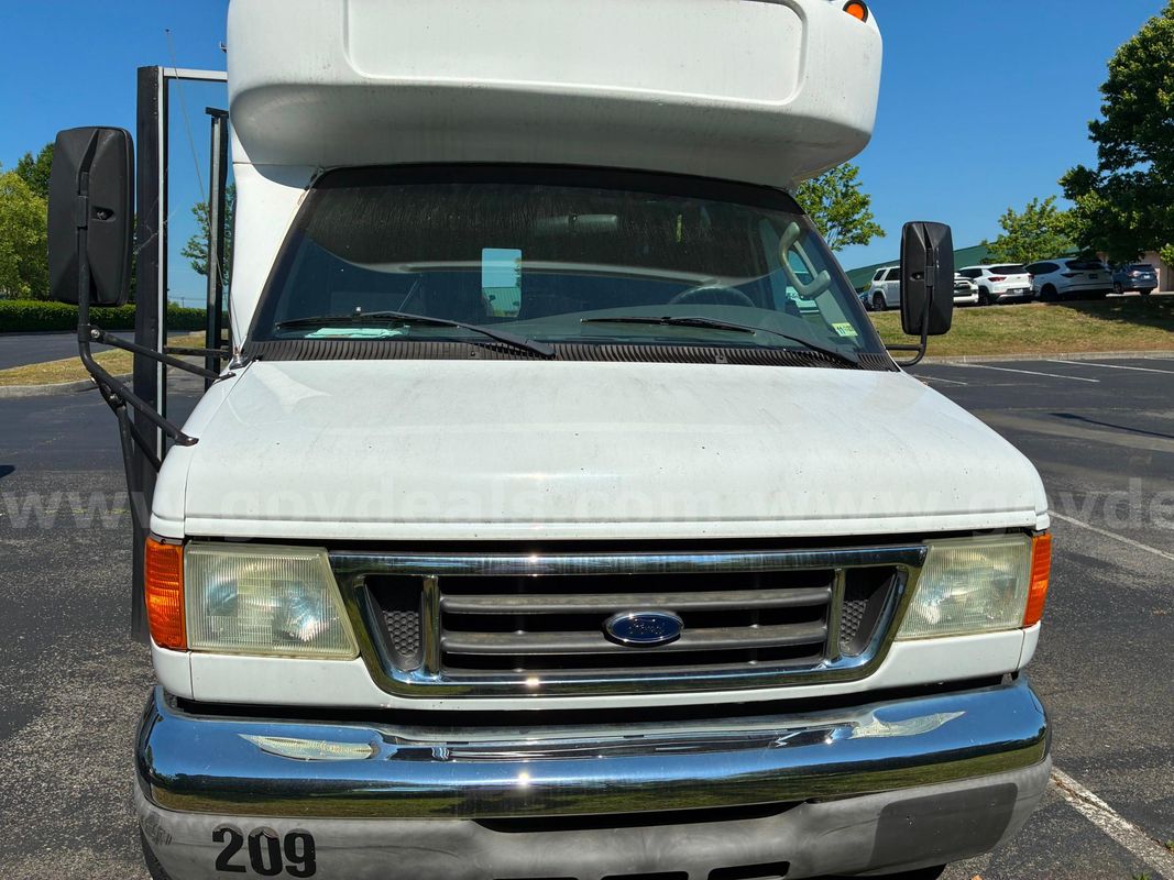 2007 Ford Econoline Minibus