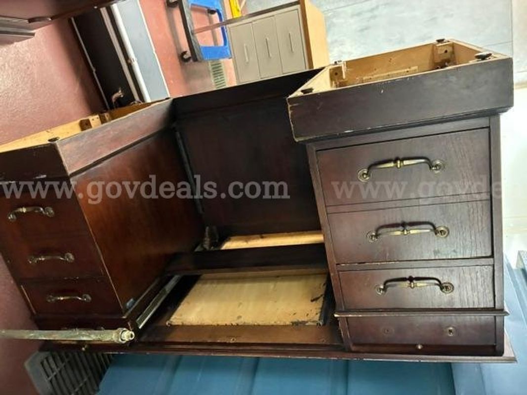 LOT OF DESKS
