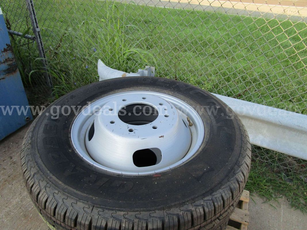 4 Ford one ton dually wheels and tires, Tires are 10 years old