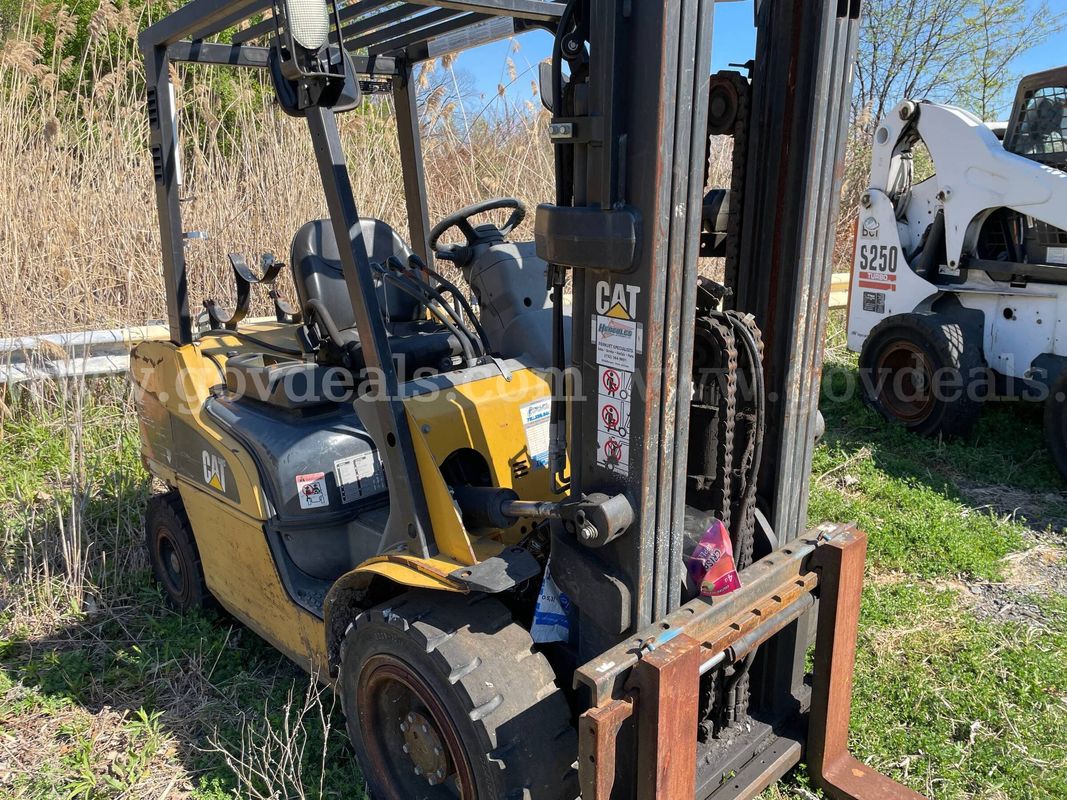 2011 Cat Forklift 2P6000