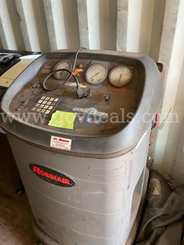 Robinair A/C Machine R-22/R134a