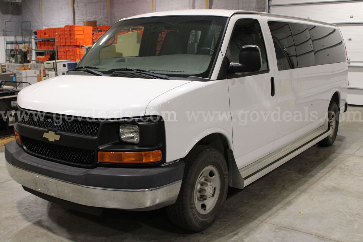 2015 Chevrolet Express 3500 15-Passenger Van