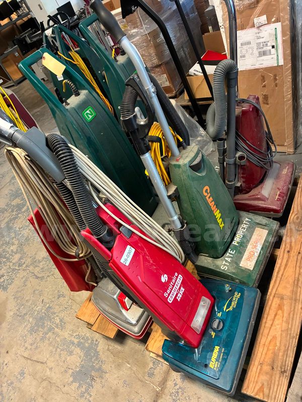 Lot of 6 vacuums ***UNKNOWN CONDITION*** SOLD ASIS***