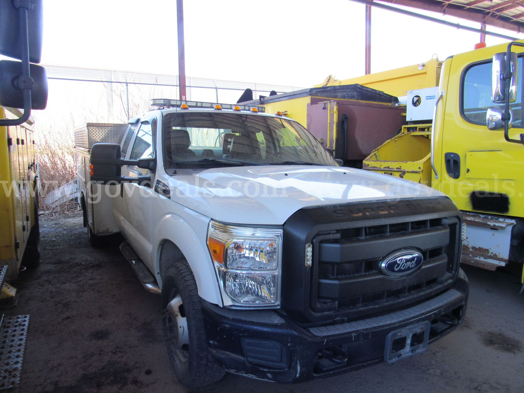 2012 Ford F-350 SD XL SuperCab Long Bed DRW 2WD
