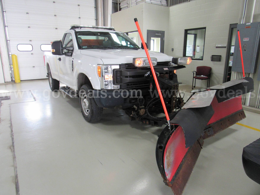 2017 Ford F-350 SD XL 4WD /Plow